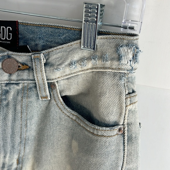 Urban Outfitters BDG High Rise Slim Straight Jean Distressed Bleach Wash Size 24 - Picture 4 of 10